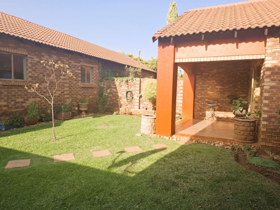 To Let 3 Bedroom Property for Rent in Equestria Gauteng