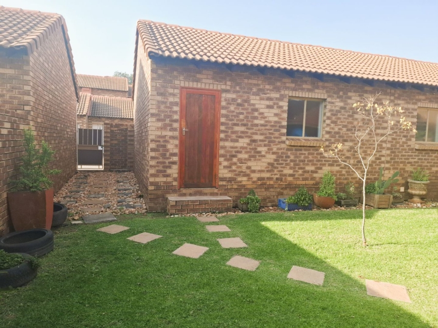 To Let 3 Bedroom Property for Rent in Equestria Gauteng