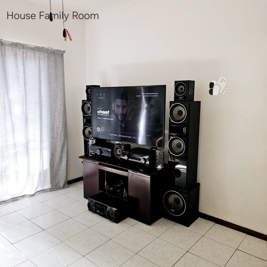 5 Bedroom Property for Sale in Theresa Park Gauteng
