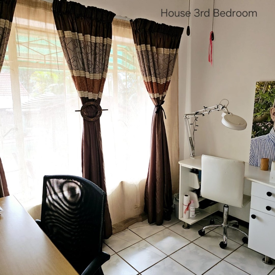 5 Bedroom Property for Sale in Theresa Park Gauteng