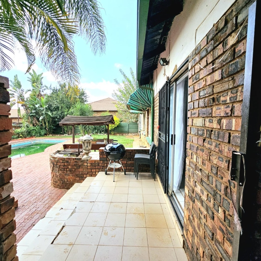 5 Bedroom Property for Sale in Theresa Park Gauteng