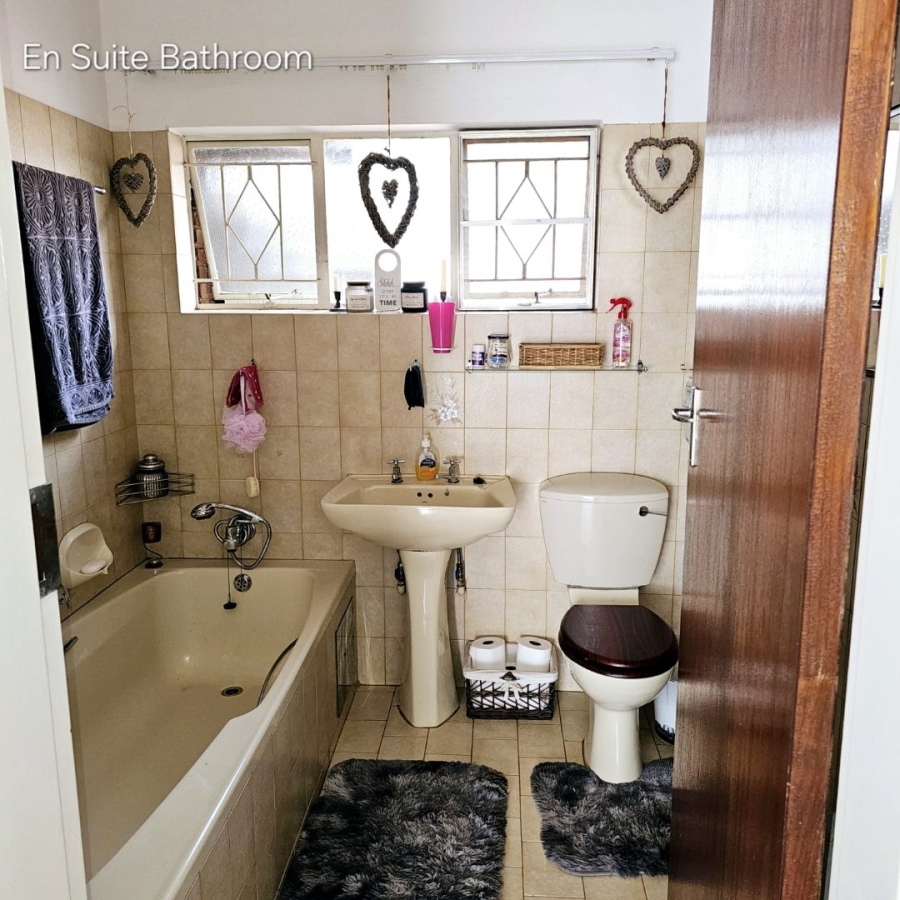 5 Bedroom Property for Sale in Theresa Park Gauteng