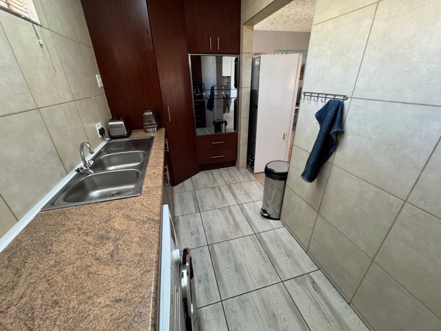 2 Bedroom Property for Sale in Glen Marais Gauteng