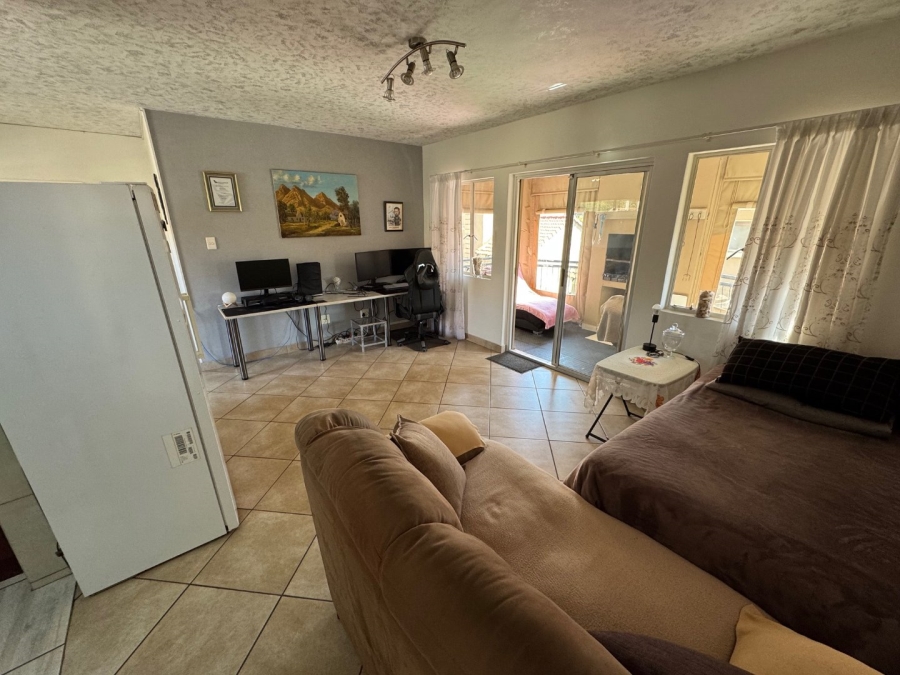 2 Bedroom Property for Sale in Glen Marais Gauteng