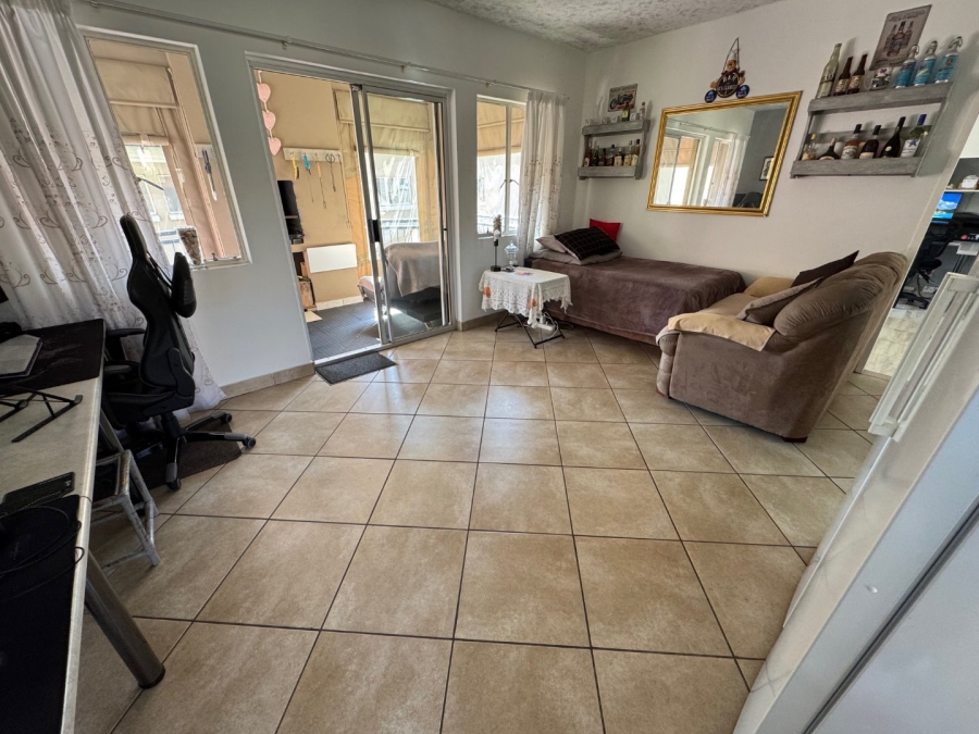 2 Bedroom Property for Sale in Glen Marais Gauteng