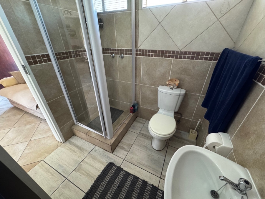 2 Bedroom Property for Sale in Glen Marais Gauteng