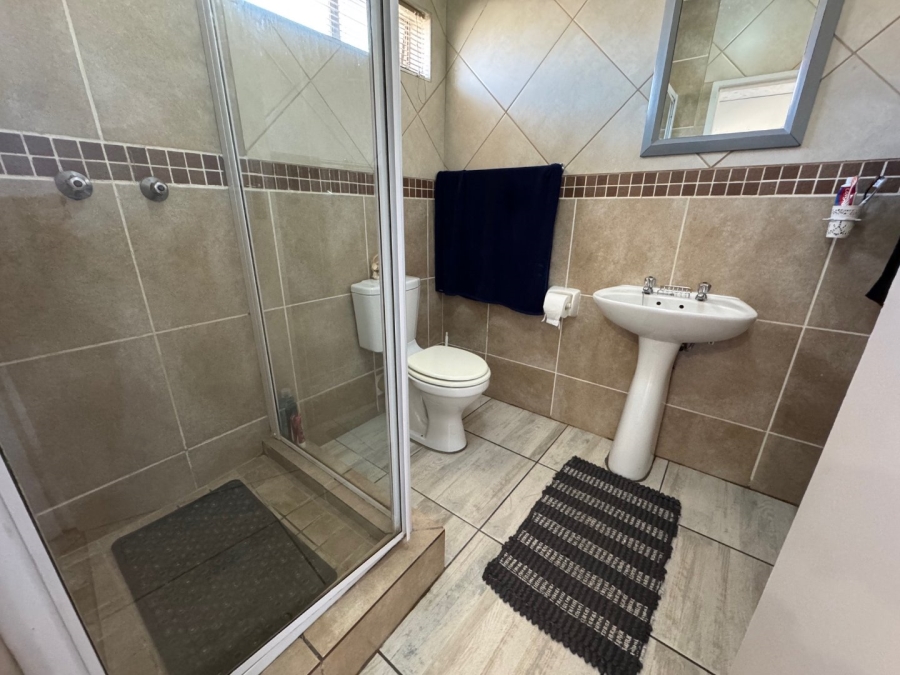 2 Bedroom Property for Sale in Glen Marais Gauteng