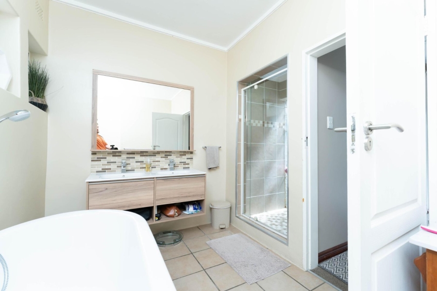 5 Bedroom Property for Sale in Ferndale Gauteng