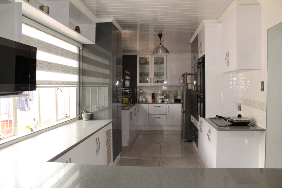 6 Bedroom Property for Sale in Ninapark Gauteng