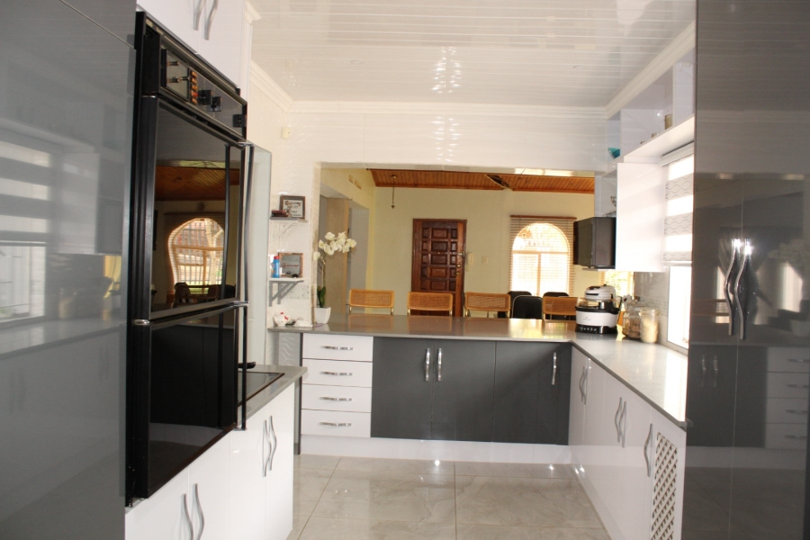 6 Bedroom Property for Sale in Ninapark Gauteng