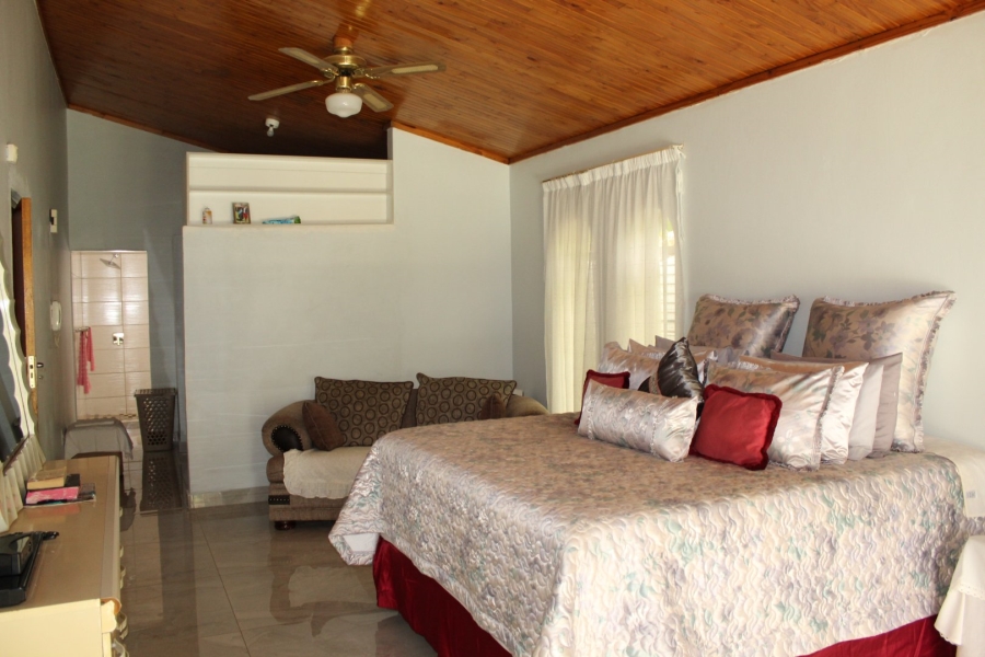6 Bedroom Property for Sale in Ninapark Gauteng