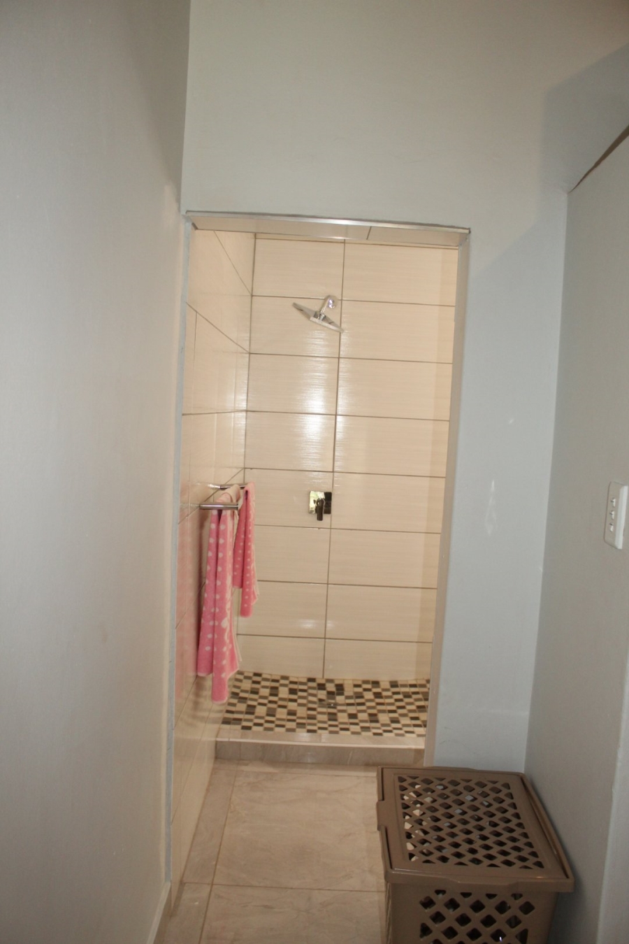 6 Bedroom Property for Sale in Ninapark Gauteng