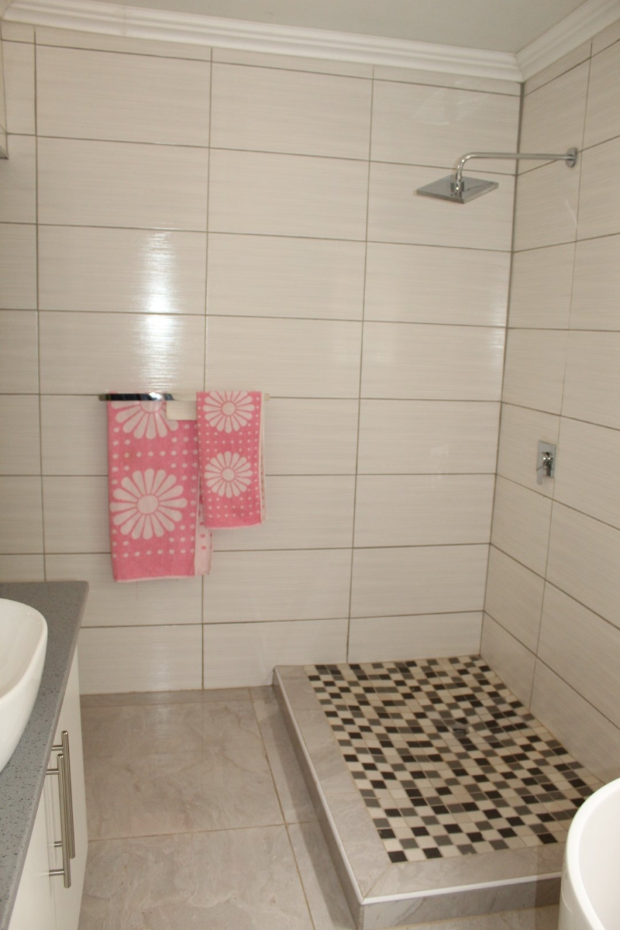 6 Bedroom Property for Sale in Ninapark Gauteng