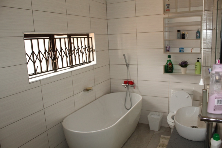 6 Bedroom Property for Sale in Ninapark Gauteng