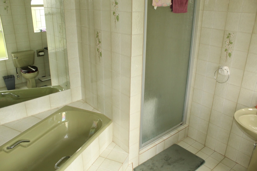 6 Bedroom Property for Sale in Ninapark Gauteng