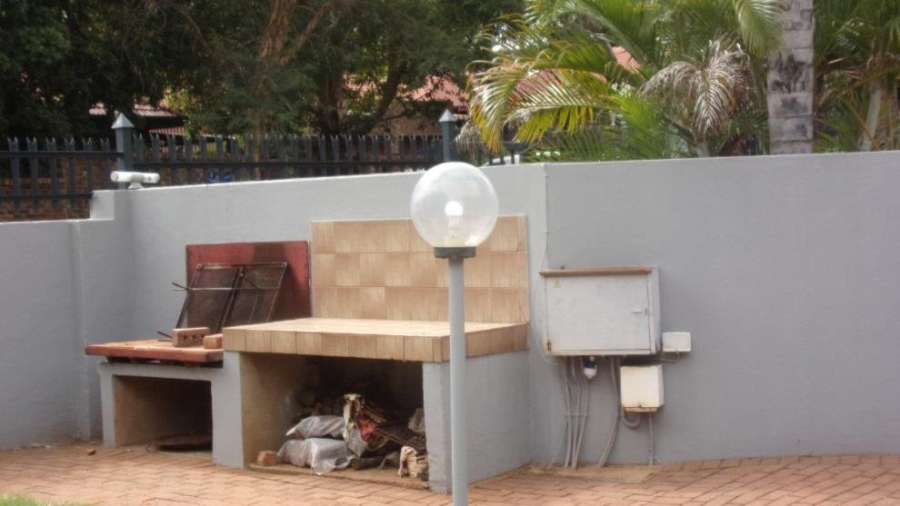 6 Bedroom Property for Sale in Ninapark Gauteng