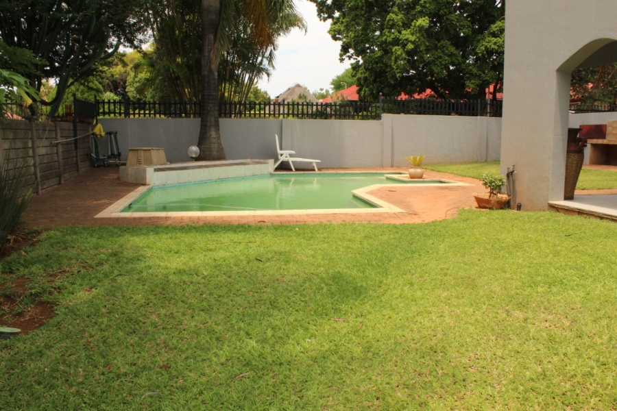 6 Bedroom Property for Sale in Ninapark Gauteng