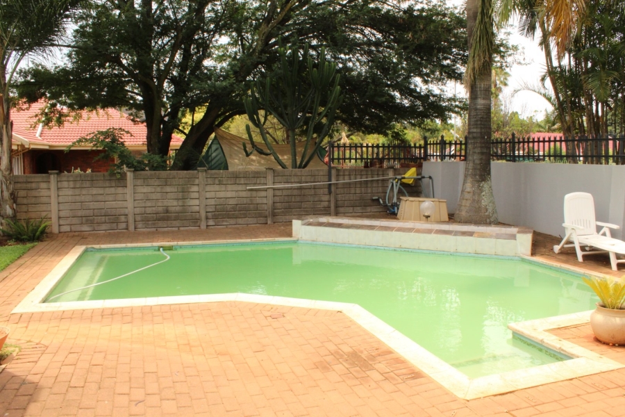 6 Bedroom Property for Sale in Ninapark Gauteng