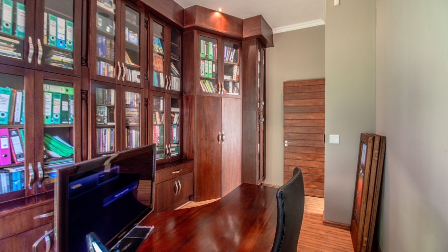 5 Bedroom Property for Sale in Serengeti Lifestyle Estate Gauteng