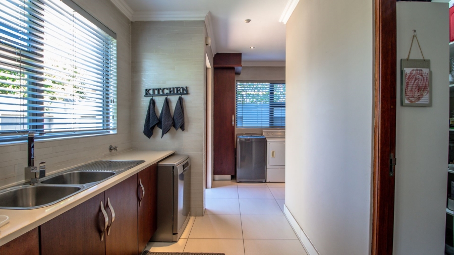 5 Bedroom Property for Sale in Serengeti Lifestyle Estate Gauteng