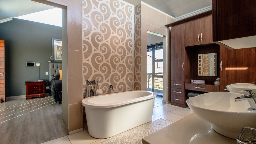 5 Bedroom Property for Sale in Serengeti Lifestyle Estate Gauteng