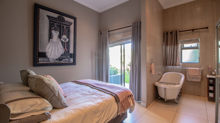 5 Bedroom Property for Sale in Serengeti Lifestyle Estate Gauteng