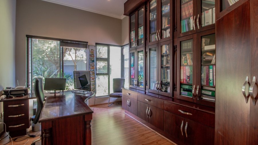 5 Bedroom Property for Sale in Serengeti Lifestyle Estate Gauteng