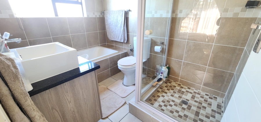 3 Bedroom Property for Sale in Eldoraigne Gauteng