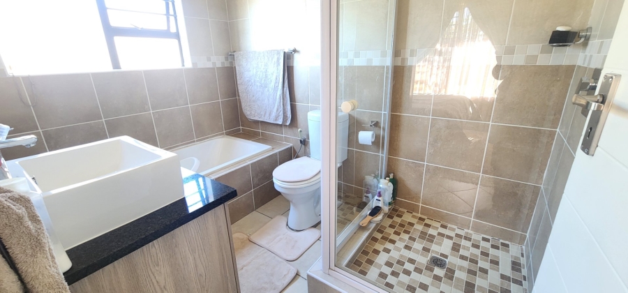 3 Bedroom Property for Sale in Eldoraigne Gauteng