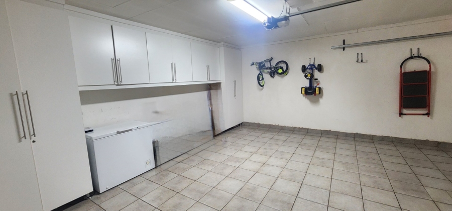 3 Bedroom Property for Sale in Eldoraigne Gauteng