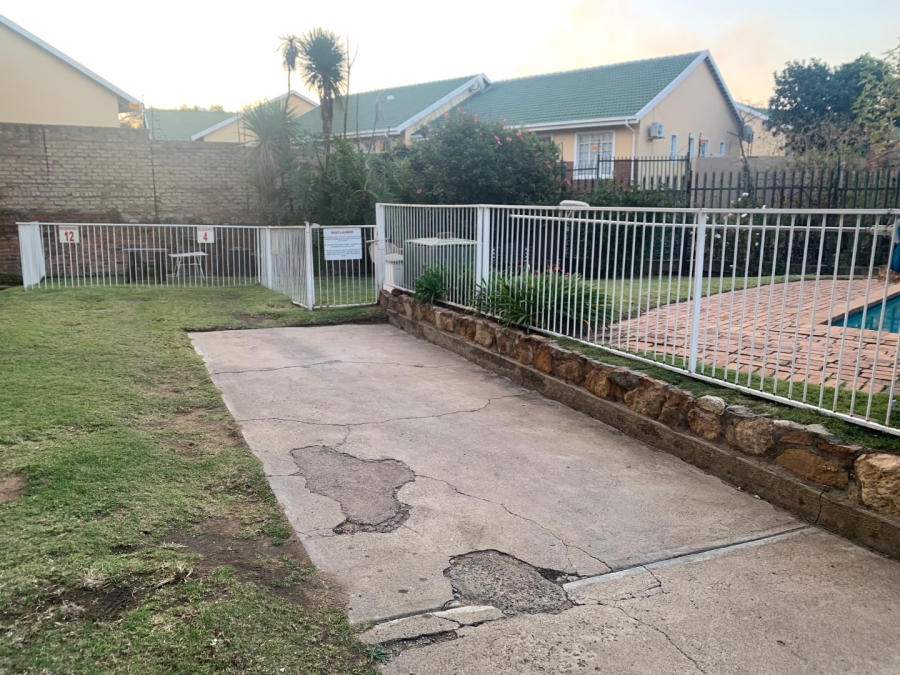 To Let 1 Bedroom Property for Rent in South Crest Gauteng