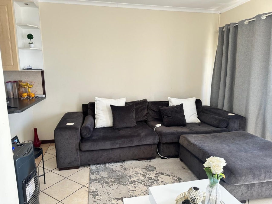 2 Bedroom Property for Sale in Monavoni Gauteng