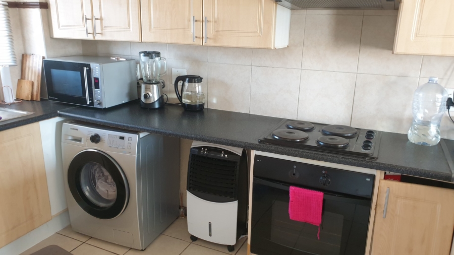 2 Bedroom Property for Sale in Monavoni Gauteng