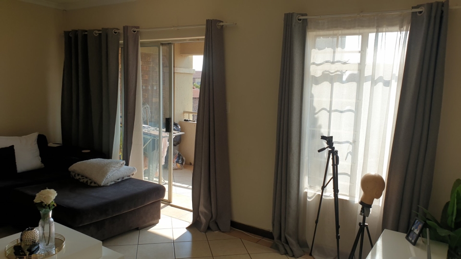 2 Bedroom Property for Sale in Monavoni Gauteng