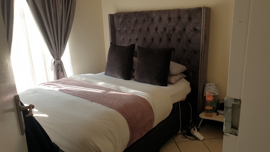 2 Bedroom Property for Sale in Monavoni Gauteng