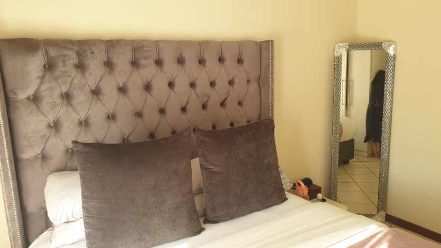 2 Bedroom Property for Sale in Monavoni Gauteng