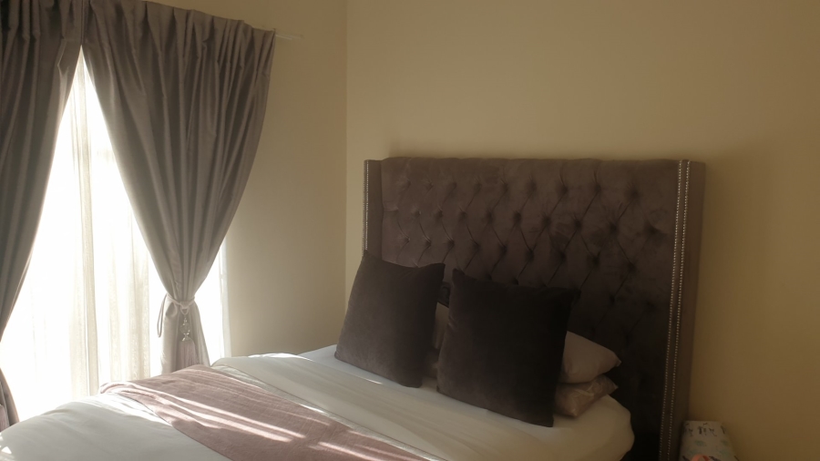 2 Bedroom Property for Sale in Monavoni Gauteng