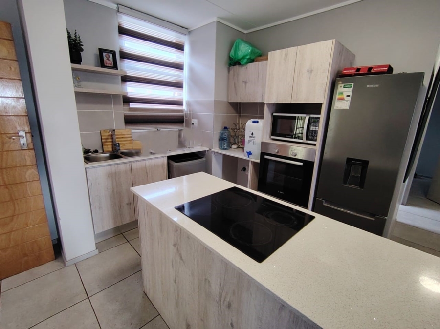 To Let 2 Bedroom Property for Rent in Amberfield Gauteng