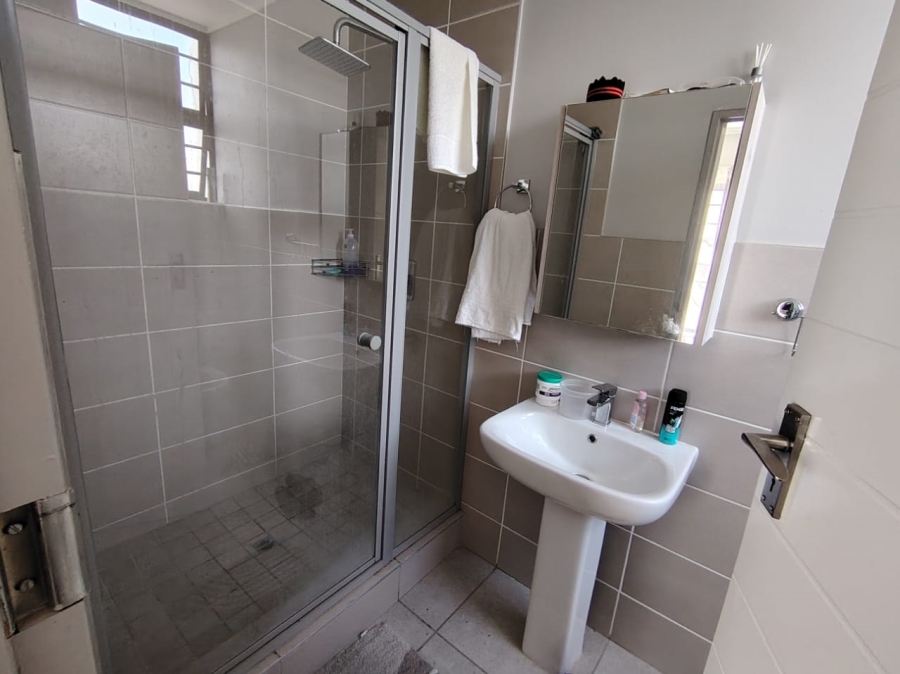 To Let 2 Bedroom Property for Rent in Amberfield Gauteng
