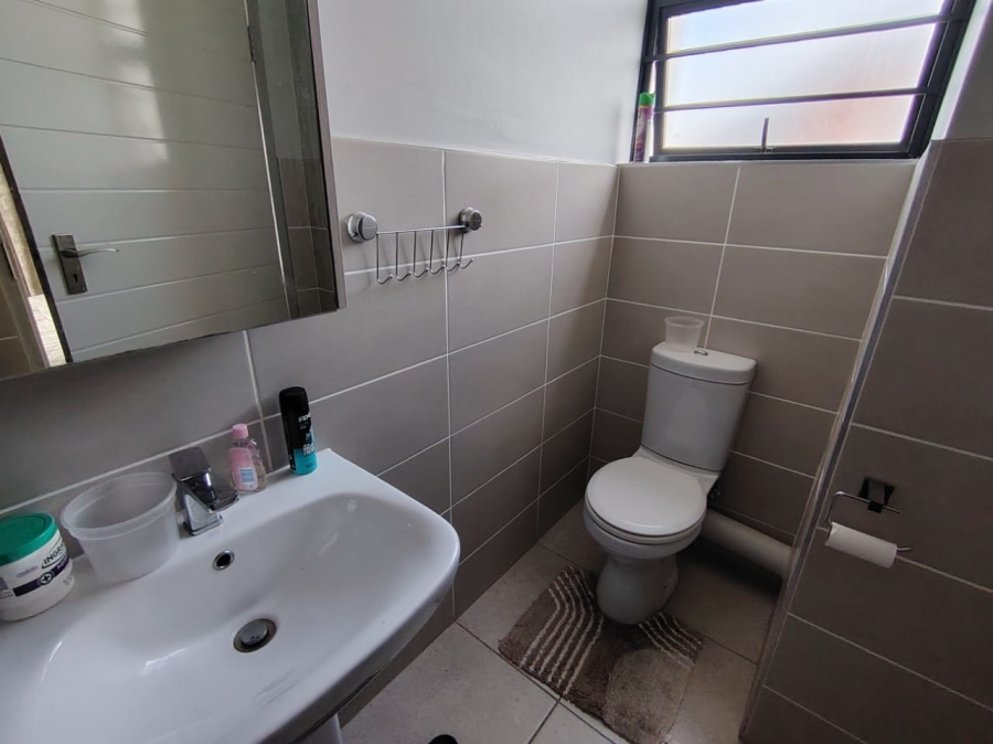 To Let 2 Bedroom Property for Rent in Amberfield Gauteng