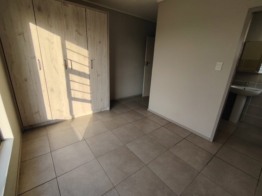 To Let 2 Bedroom Property for Rent in Amberfield Gauteng