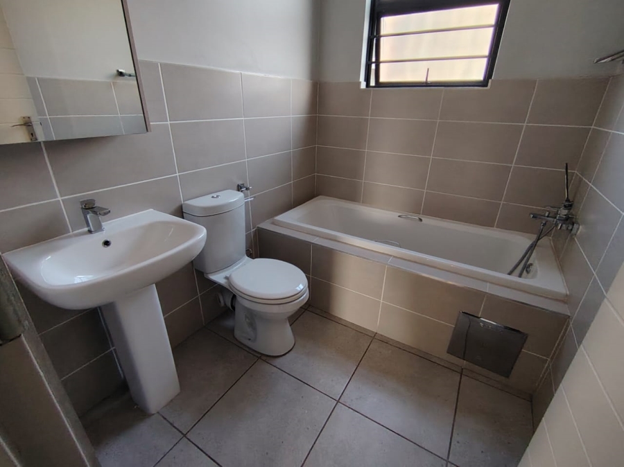 To Let 2 Bedroom Property for Rent in Amberfield Gauteng