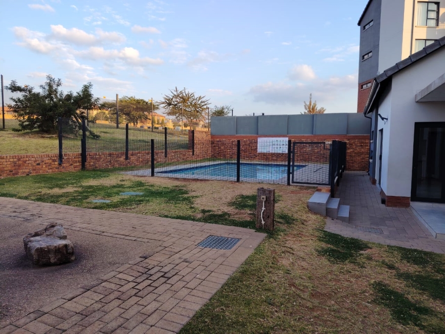 To Let 2 Bedroom Property for Rent in Amberfield Gauteng