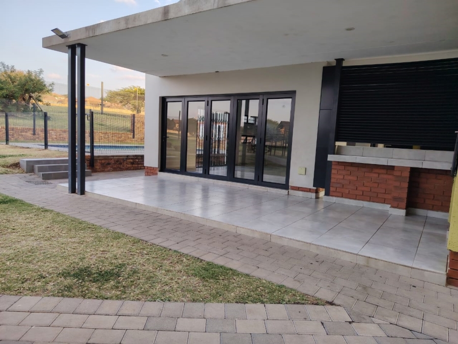 To Let 2 Bedroom Property for Rent in Amberfield Gauteng