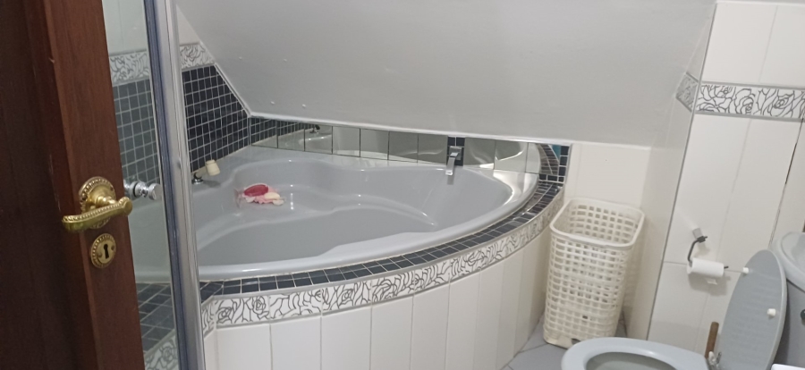 6 Bedroom Property for Sale in Lambton Gauteng
