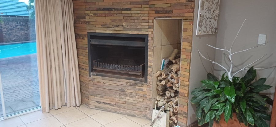 6 Bedroom Property for Sale in Lambton Gauteng