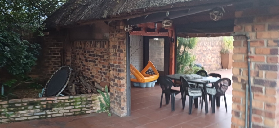 6 Bedroom Property for Sale in Lambton Gauteng