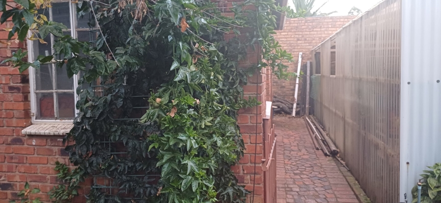 6 Bedroom Property for Sale in Lambton Gauteng