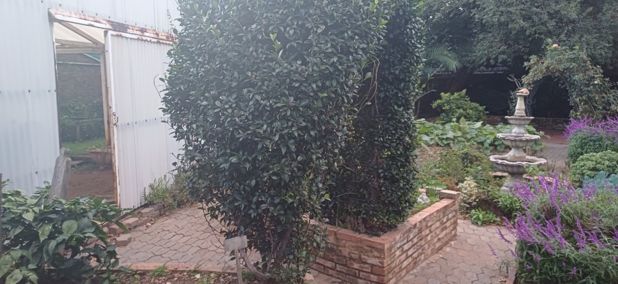 6 Bedroom Property for Sale in Lambton Gauteng