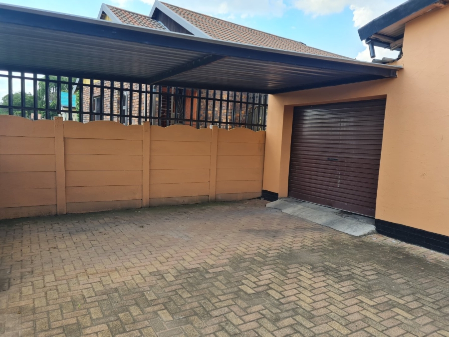 4 Bedroom Property for Sale in Reigerpark Gauteng